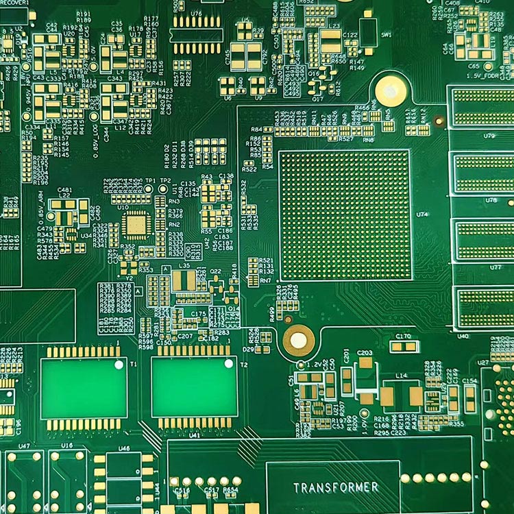 Wie unterstützt die Leiterplattenfertigung mit ihren Kernmerkmalen die Entwicklung der Elektronikindustrie?