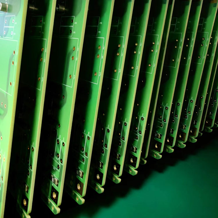 Wie liefert Rogers PCB Hochfrequenzleistung in der modernen Elektronik?